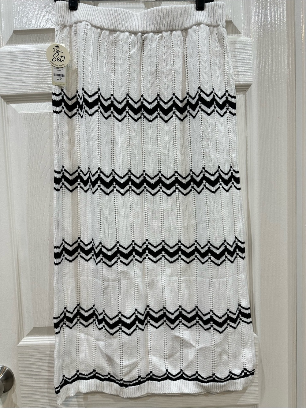 francesca’s Women’s White Knit Midi Skirt with Black Zigzag Stripes